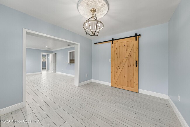 Building Photo - 719 6th St