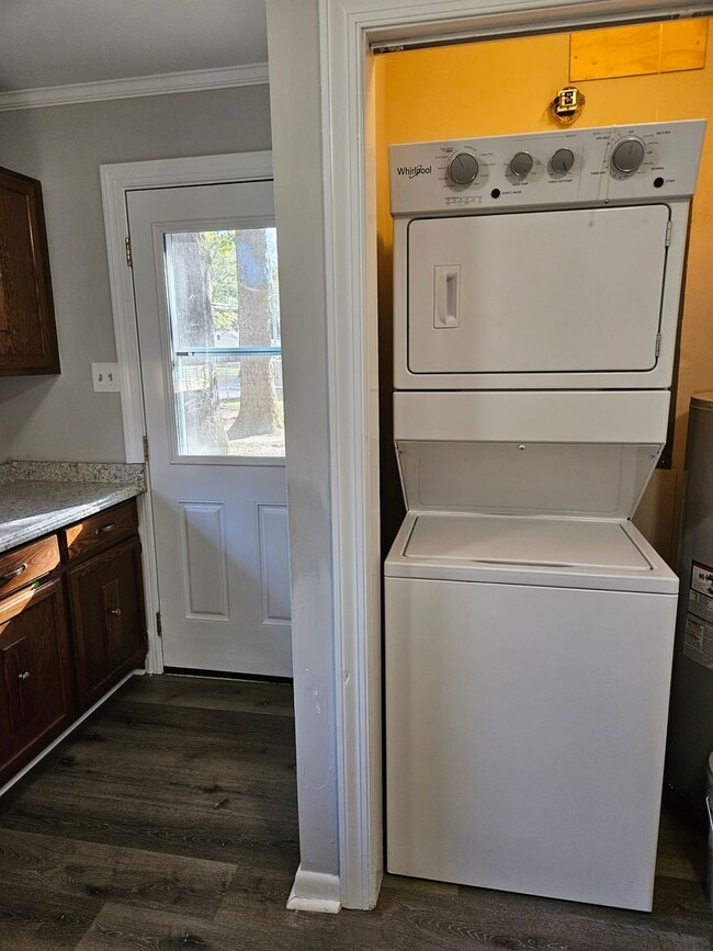 Building Photo - Charming Updated 3 Bedroom Home with Large...