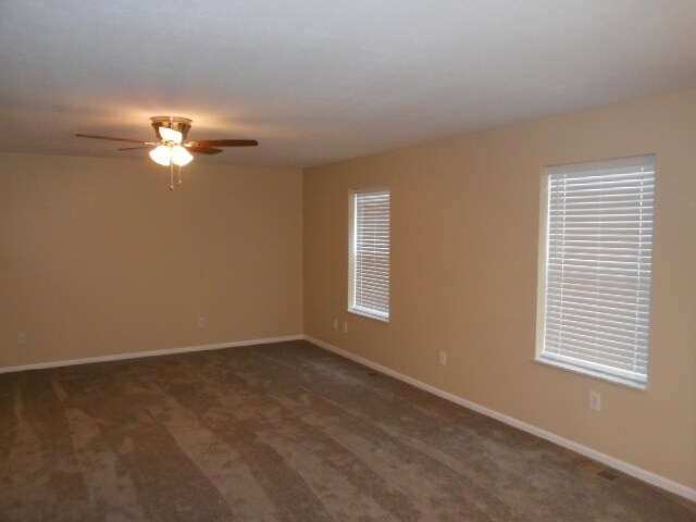 Building Photo - 636 Brighton St
