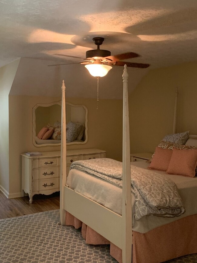 Building Photo - 2/2 Fully Furnished Condo in Willow Valley...