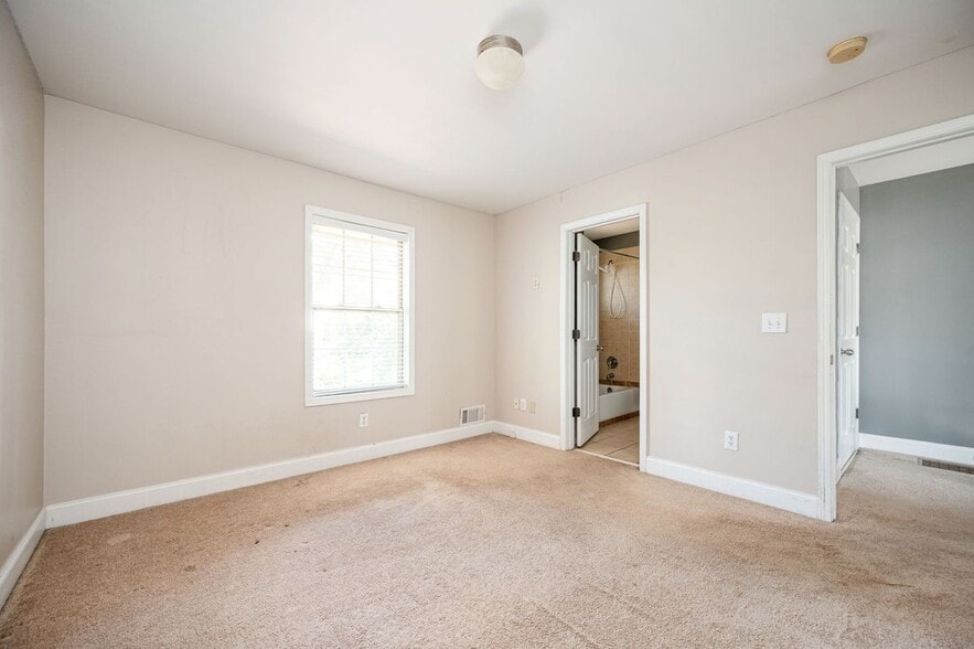 Building Photo - 31 Villa Ct SE