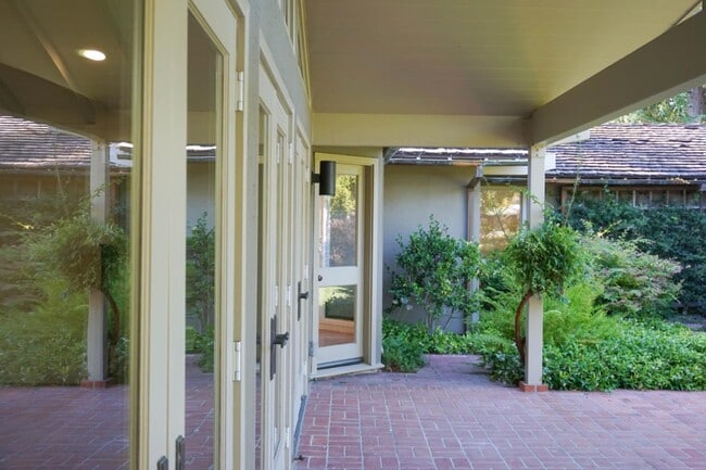 Building Photo - 30 Genevra Rd