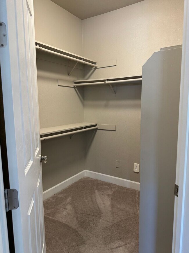Building Photo - Charming single home in Roseville!