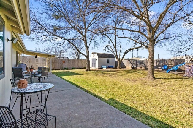 Building Photo - 606 Quail Run Rd