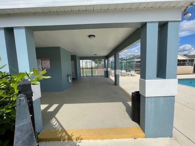 Building Photo - 3 Bedroom/2 Bathroom Single Family Home