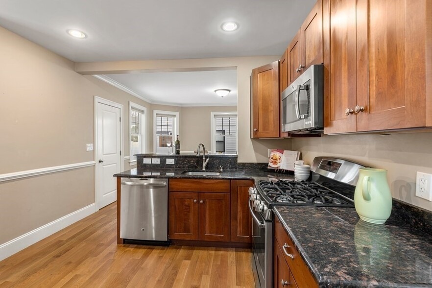 Building Photo - 22 Myrtle St