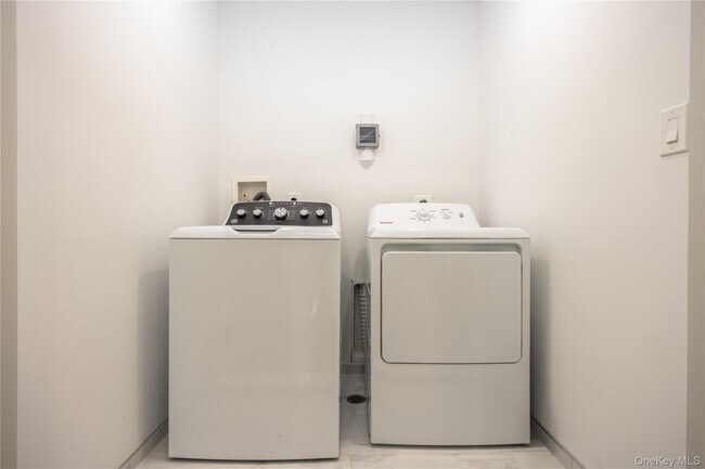 Building Photo - 1 Victoria Ln