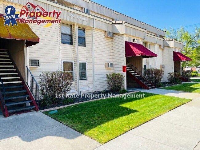 Primary Photo - 1681 N Laurel St