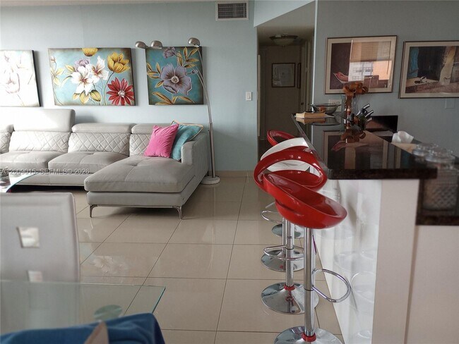Building Photo - 1301 NE Miami Gardens Dr