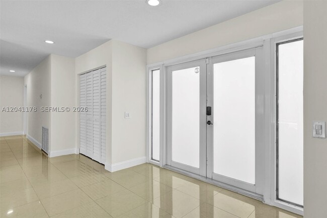 Building Photo - 16453 NE 33rd Ave