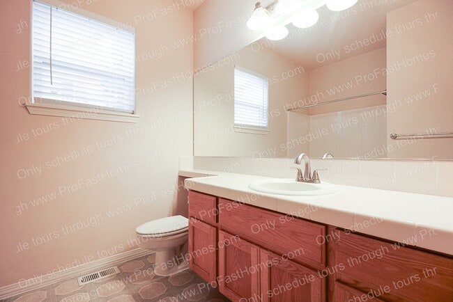 Building Photo - 16107 SE Bybee Ct
