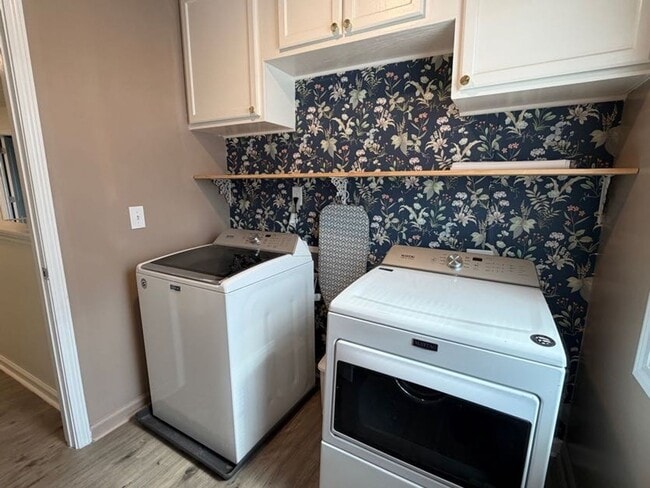 Building Photo - 1097 Sapphire Dr