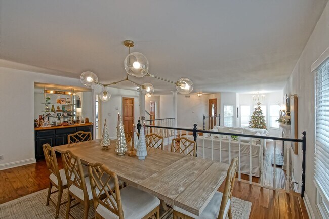 Building Photo - CHARMING & SPACIOUS, 5BR3.5BA HOME W/ PRIVATE YARD, BALCONY & SPRAWLING LIVING SPACE NEXT TO SAND...