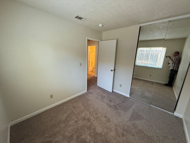 Building Photo - 2766 Applewood Dr