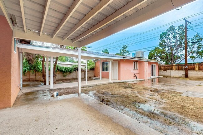 Building Photo - 4109 Comanche Rd NE
