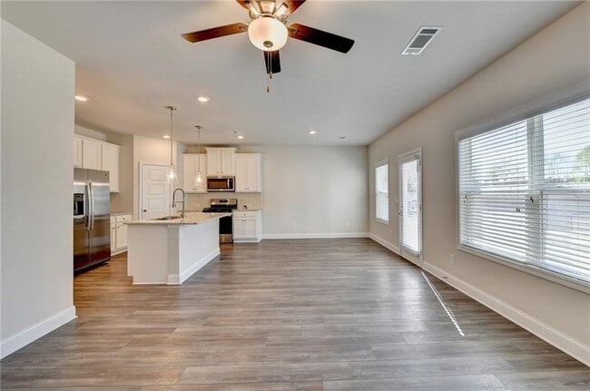 Building Photo - 212 Station Overlook Dr