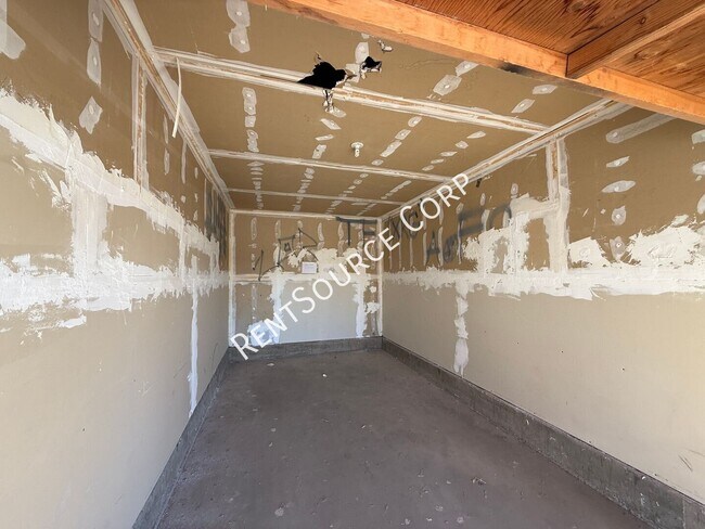 Building Photo - 15582 L St