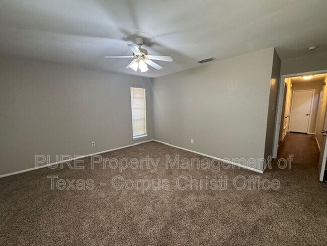 Building Photo - 4622 Newbury Ln