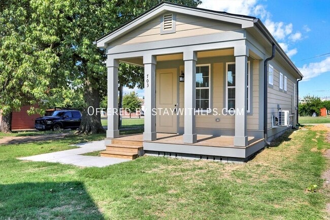 Building Photo - 703 N 3rd St