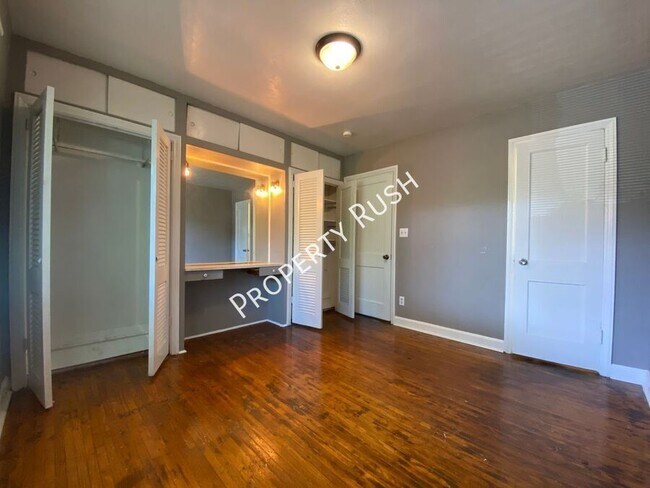 Building Photo - 1503 Pin Oak Dr