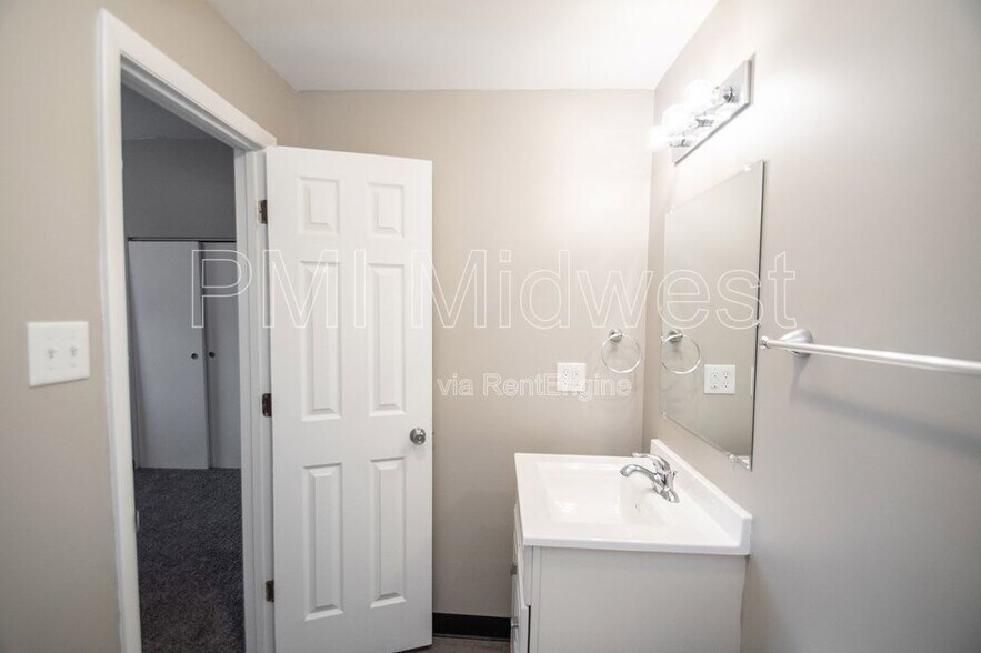 Building Photo - 2060 N Delaware St