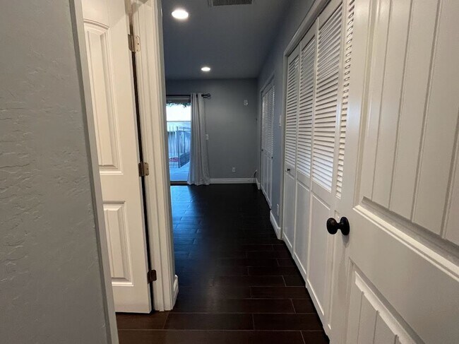 Building Photo - Elegant North Glendale Retreat with Premium Upgrades