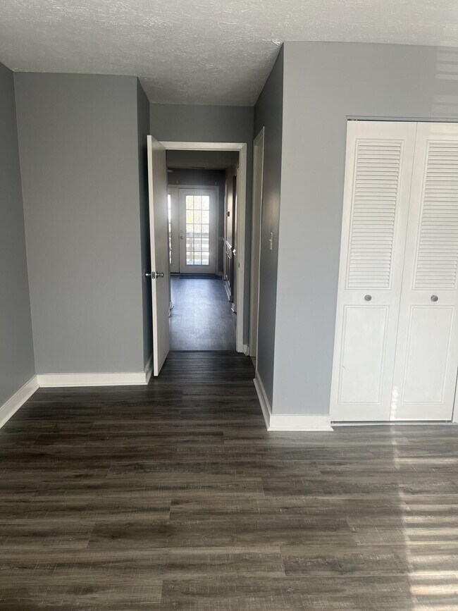 Building Photo - 421 Redding Rd