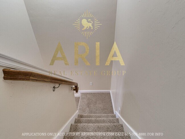 Building Photo - *611-613 Welston Cr.