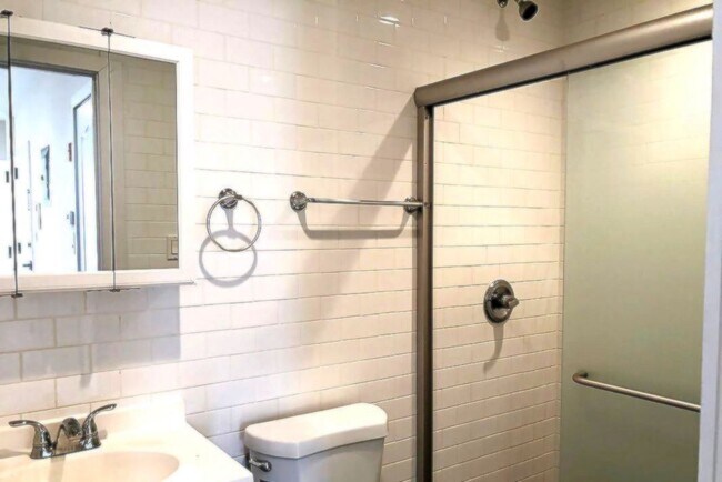 Building Photo - 655 Greene Ave