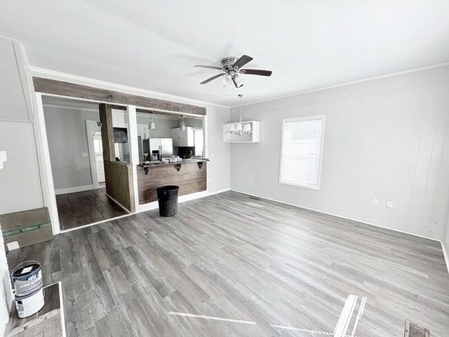 Building Photo - 533 Broadway St