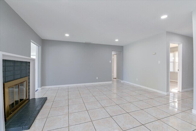 Building Photo - 12931 Morene St