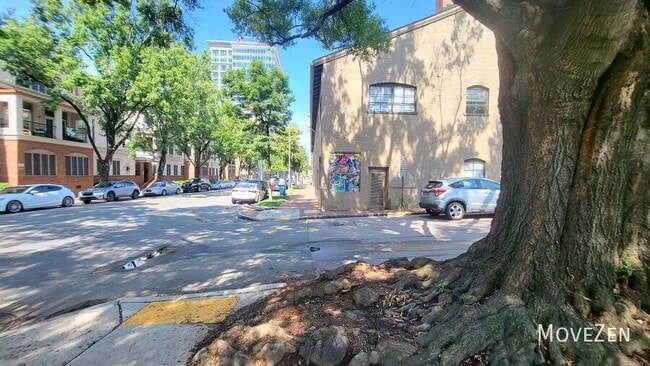Building Photo - 208 E Davie St