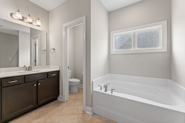 Building Photo - Pristine and Spacious Home in Highly Desirable Winston Pointe