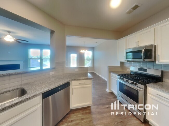 Building Photo - 3380 Baylor Cir
