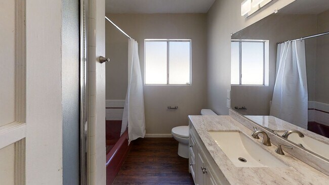 Building Photo - 7BD/4BA, Two Kitchens!