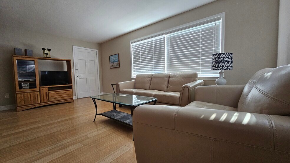 Building Photo - 2525 West Bay Dr