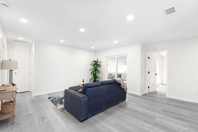 Building Photo - Charming Remodeled Home in Clairemont!