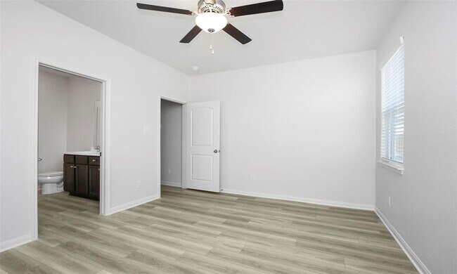 Building Photo - 460 Lone Rider Dr