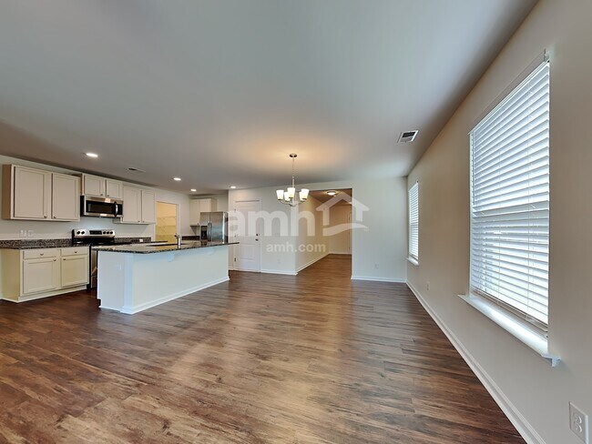 Building Photo - 67 Hogan Dr