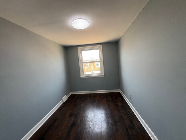 Building Photo - 7010 Kindred St