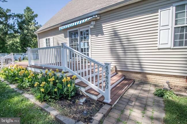 Building Photo - 45450 St Georges Ave