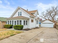 Building Photo - 3 bedroom 2 bath house in midtown!