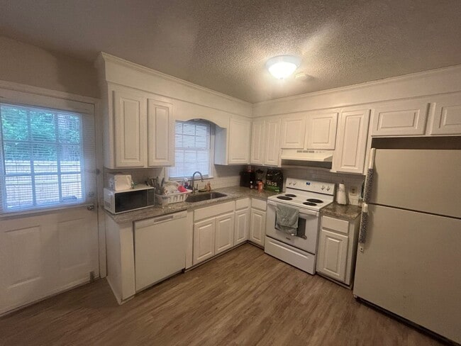 Building Photo - 113 Manorwood Ct