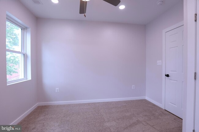 Building Photo - 2039 Rosedale St NE