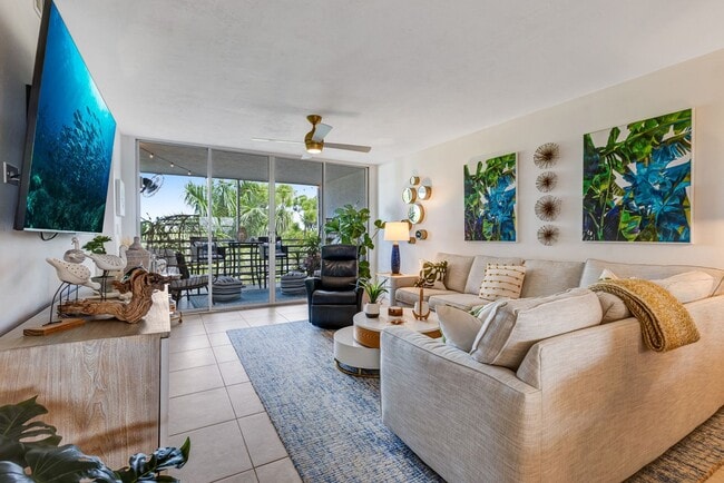 Building Photo - ** NAPLES COVE @ BAY FOREST ** 2 BED / 2 B...