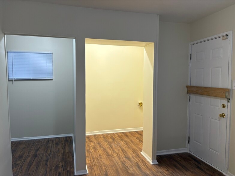 Kitchen/Laundry - 712 E 49th Ave