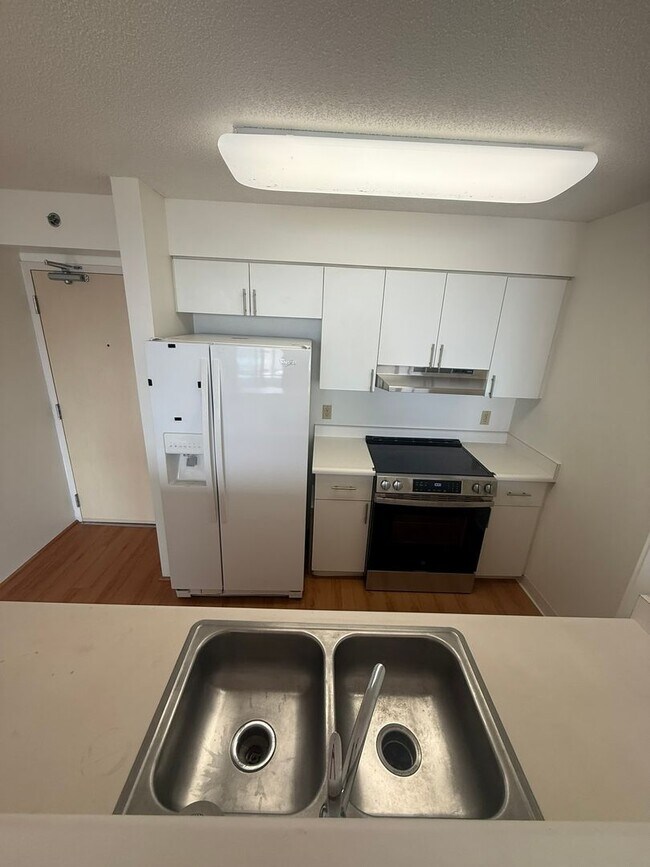 Building Photo - AC in Every Room. TWO Parking Stalls.