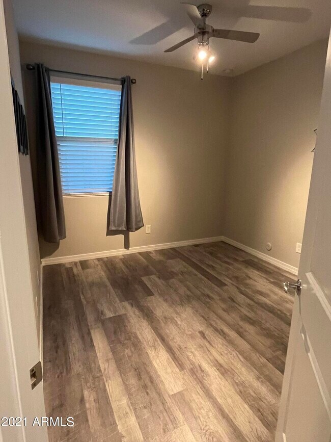 Building Photo - 5410 W Country Garden Ln