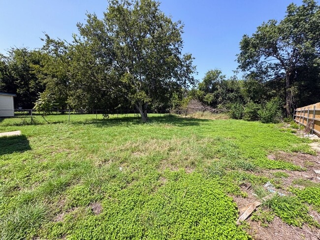 Building Photo - 1205 E Avenue G