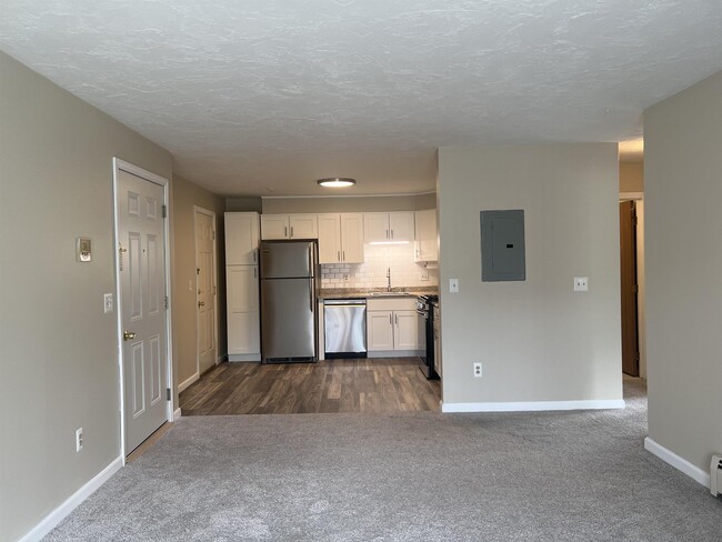 Building Photo - 383 Huse Rd